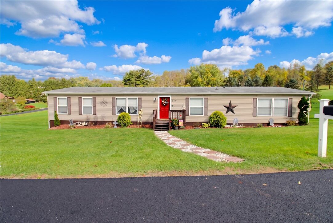 Property Photo: 832 Fellsburg Rd PA 15012