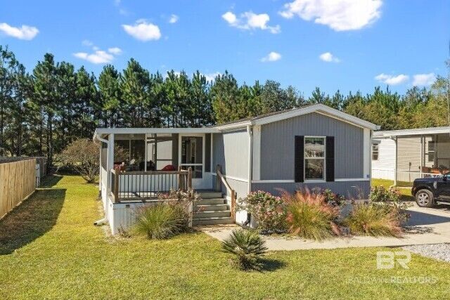 Property Photo: 1926 Ridgewood Drive AL 36549