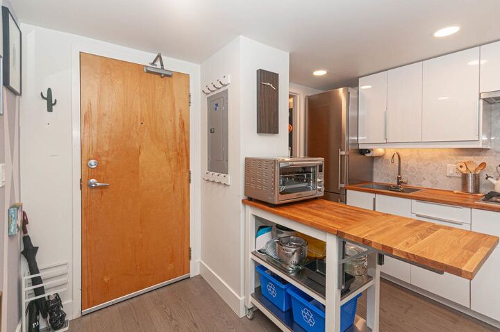 Property Photo:  933 Seymour Street 702  BC V6B 6L6 