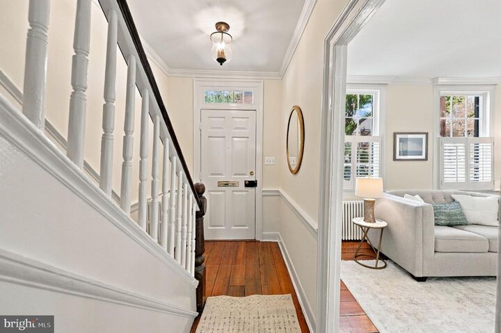 Property Photo: 208 Gibbon Street VA 22314