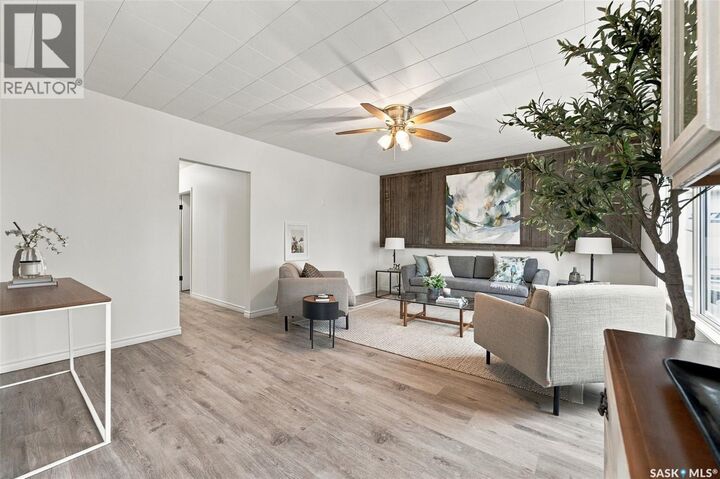 Property Photo:  114 2 Street E  SK S0K 2L0 