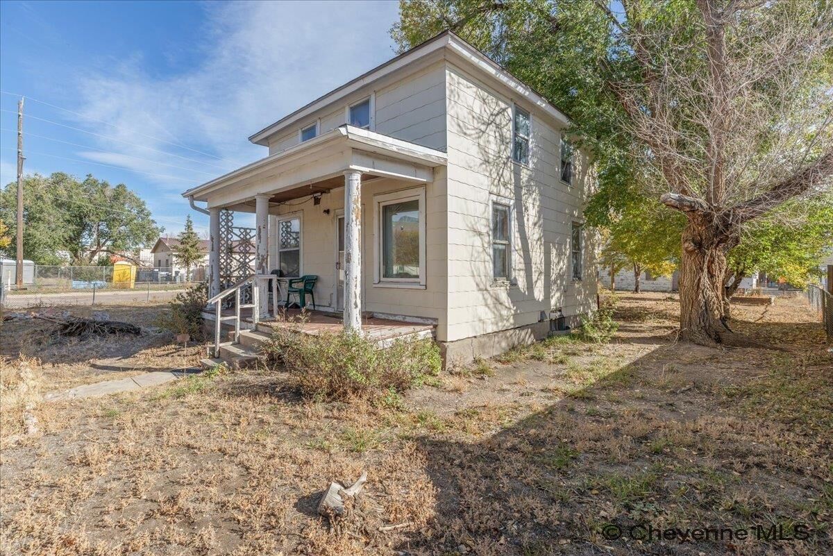 Property Photo: 201 W 10th St WY 82007