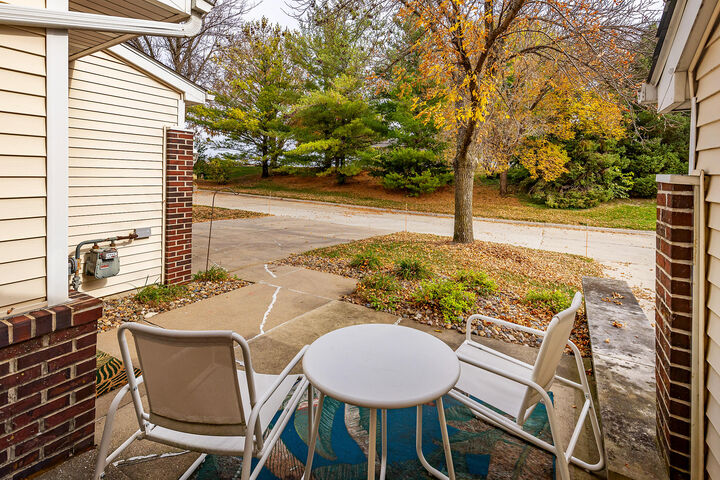 Property Photo:  3701 Brook Ridge Court 406  IA 50317 
