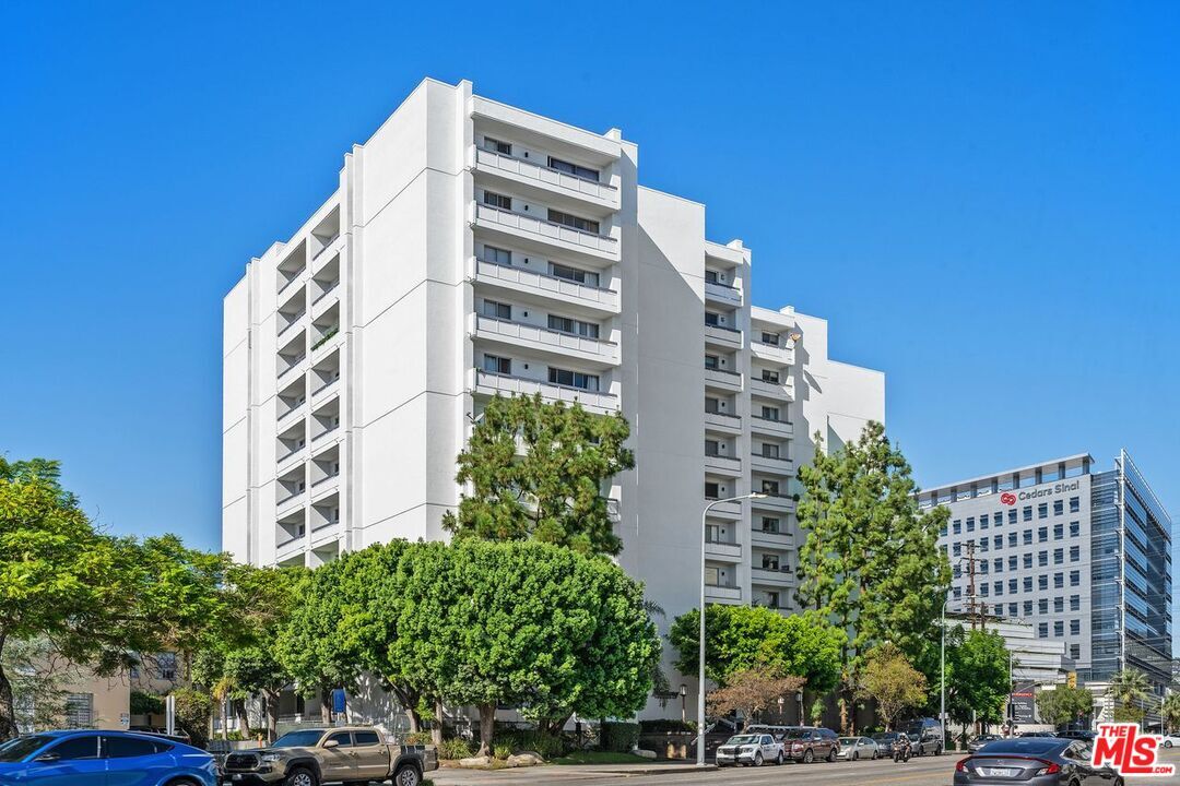 Property Photo:  321 S San Vicente Blvd, Unit 301  CA 90048 
