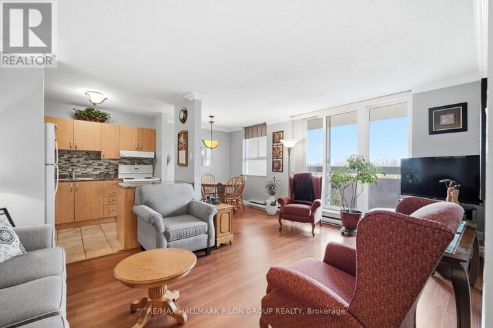 Property Photo:  2000 Jasmine Crescent 508  ON K1J 8K4 