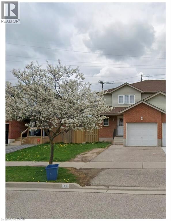 Property Photo:  32 Orchid Crescent  ON N2E 3N3 