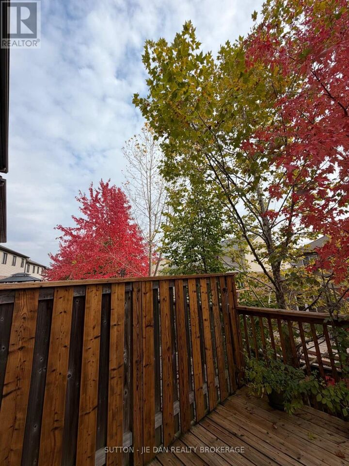 Property Photo:  1030 Oakcrossing Gate 35  ON N6H 0H1 