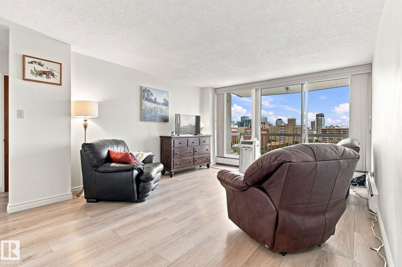 Property Photo:  9835 113 Street NW 1507  AB T5K 1N4 