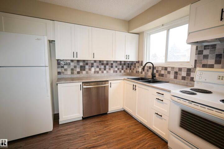 Property Photo:  709 Grandin Drive  AB T8R 1P0 