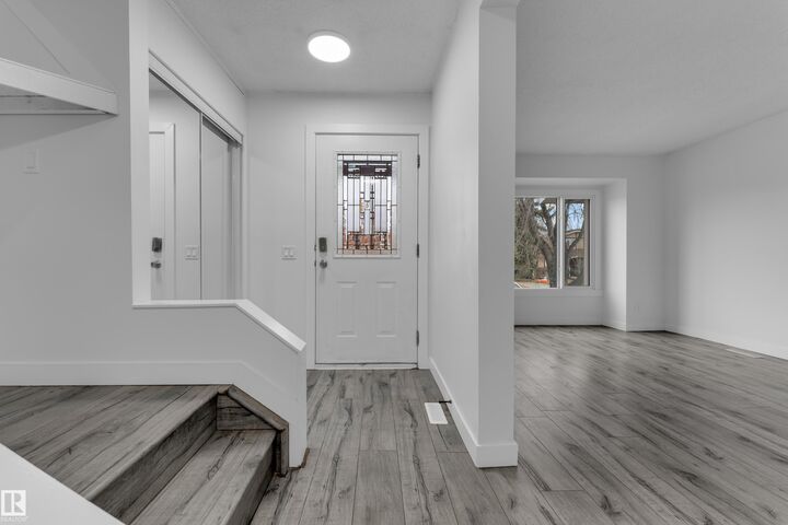 Property Photo:  5405 39 Avenue NW  AB T6L 1P3 