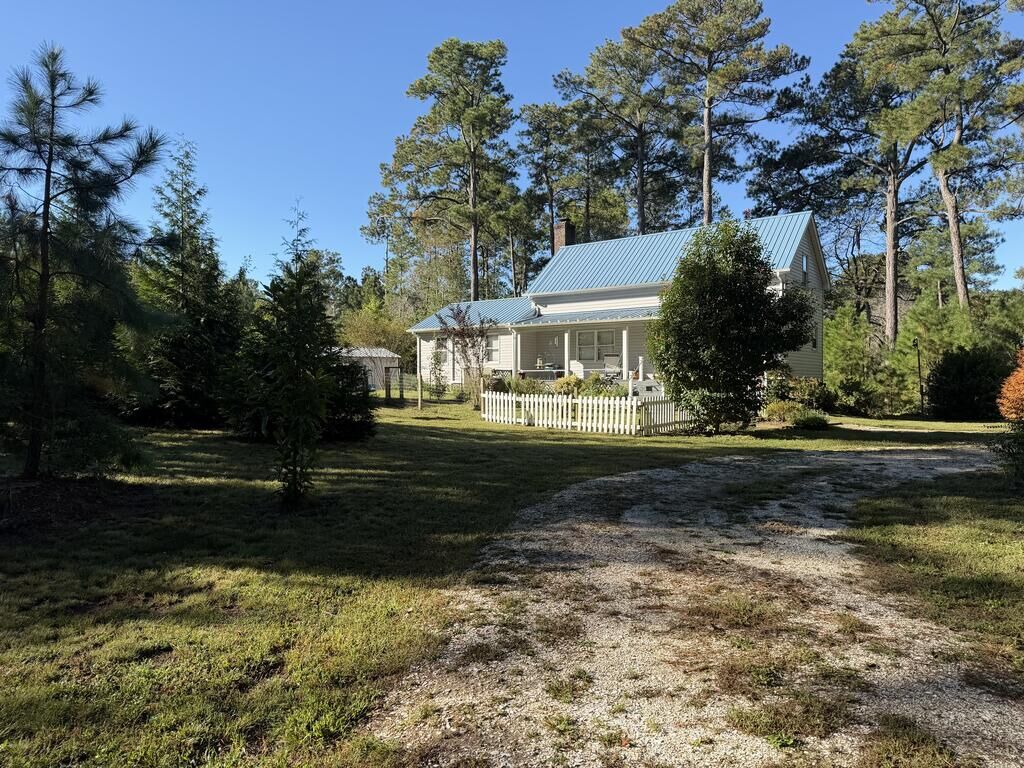 Property Photo: 22276 Drummonds Mill Rd VA 22357