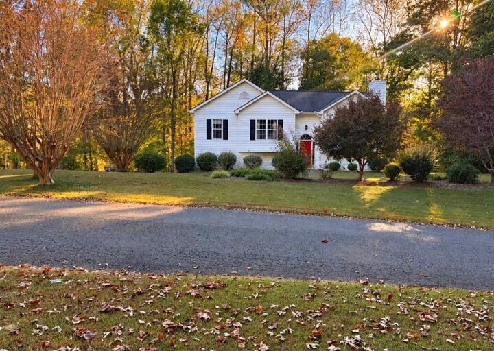 Property Photo:  81 W Creekview Drive  GA 30143 
