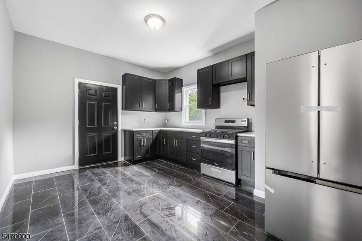 Property Photo:  304 Ridgewood Ave 1  NJ 07112 