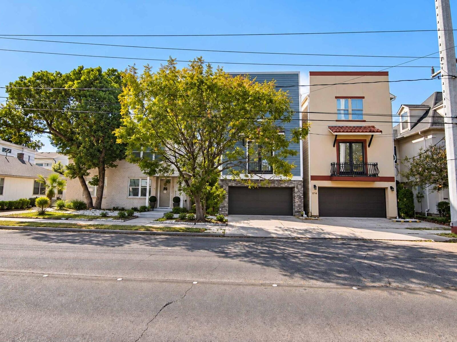 Property Photo: 1716 Dunlavy Street TX 77006