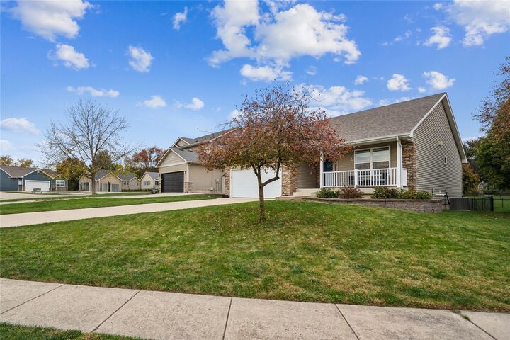 Property Photo: 1020 Rolling Hills Court IA 50211
