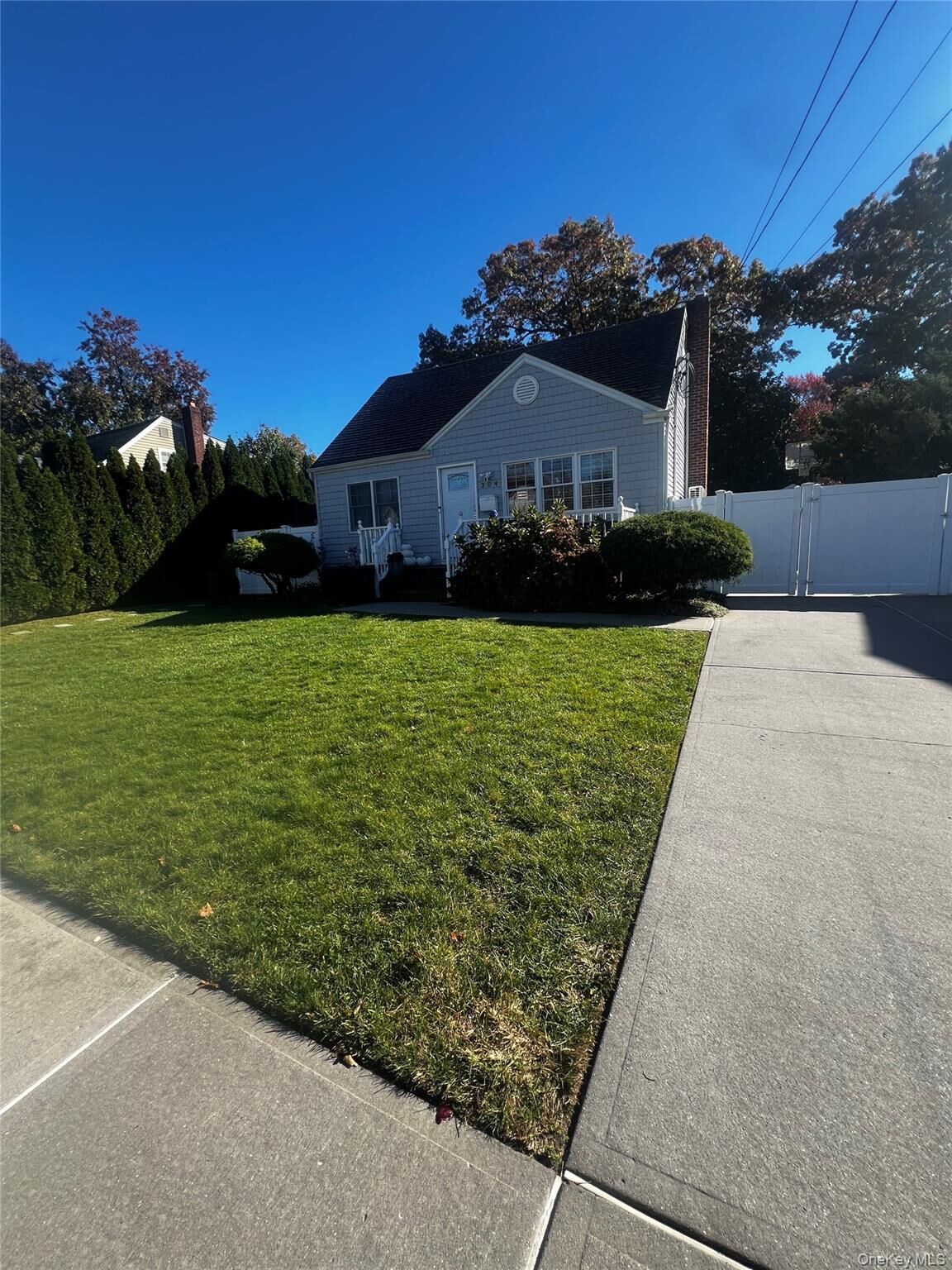 Property Photo: 304 Pleasantview Court NY 11726
