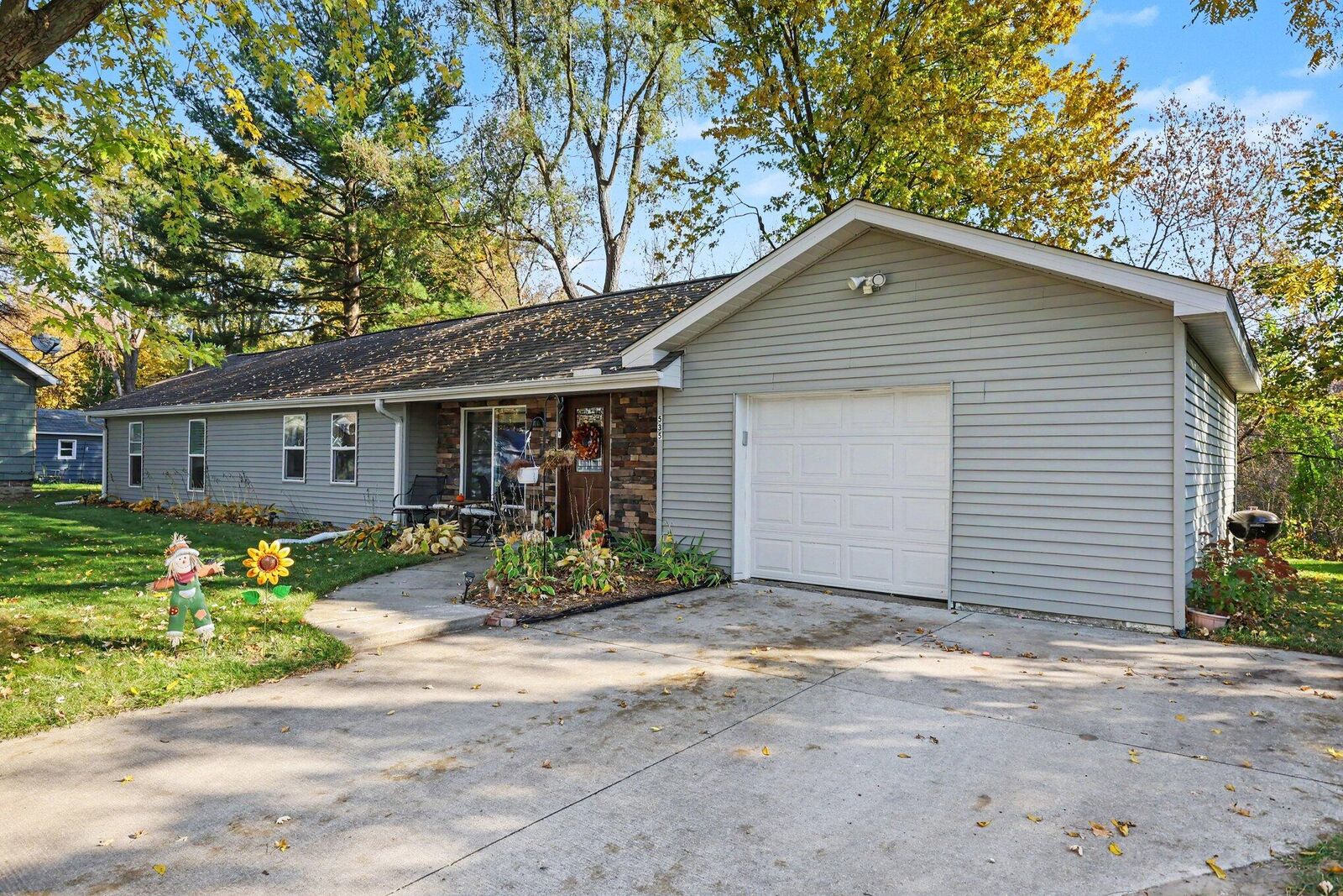 Property Photo: 535 Fairyland Avenue MI 49202