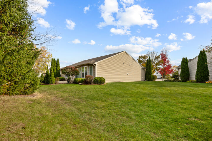 Property Photo:  13147 Silver Birch Drive  IL 60142 