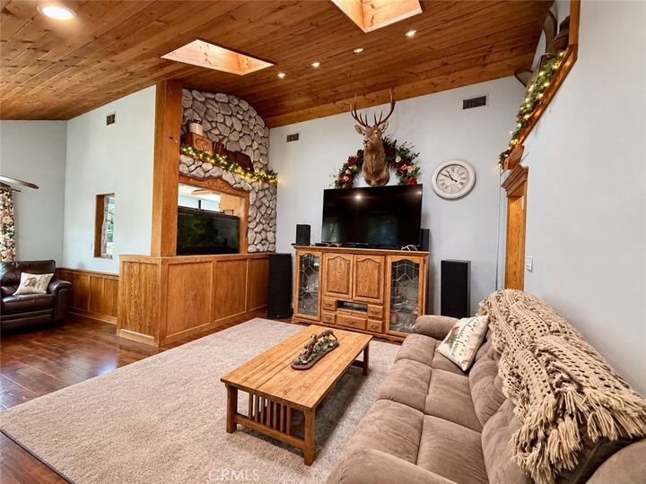 Property Photo:  17854 Bessemer Street  CA 91316 