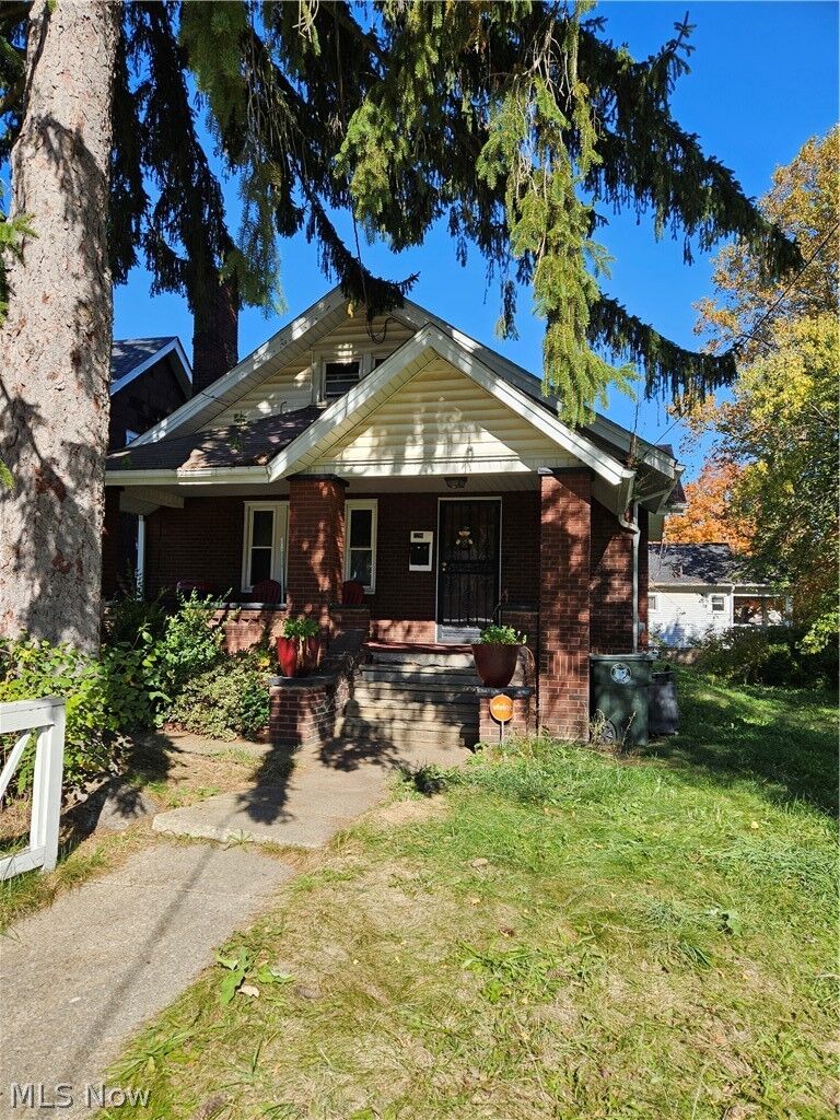 Property Photo:  2219 3rd Street NE  OH 44704 