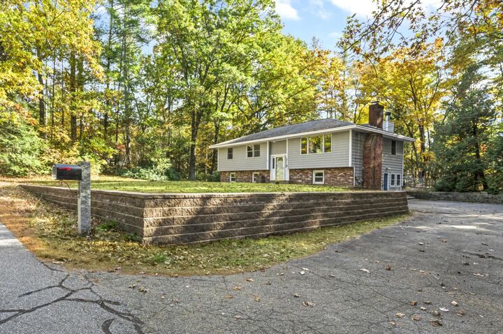 Property Photo:  6 Averill Road  NH 03033 