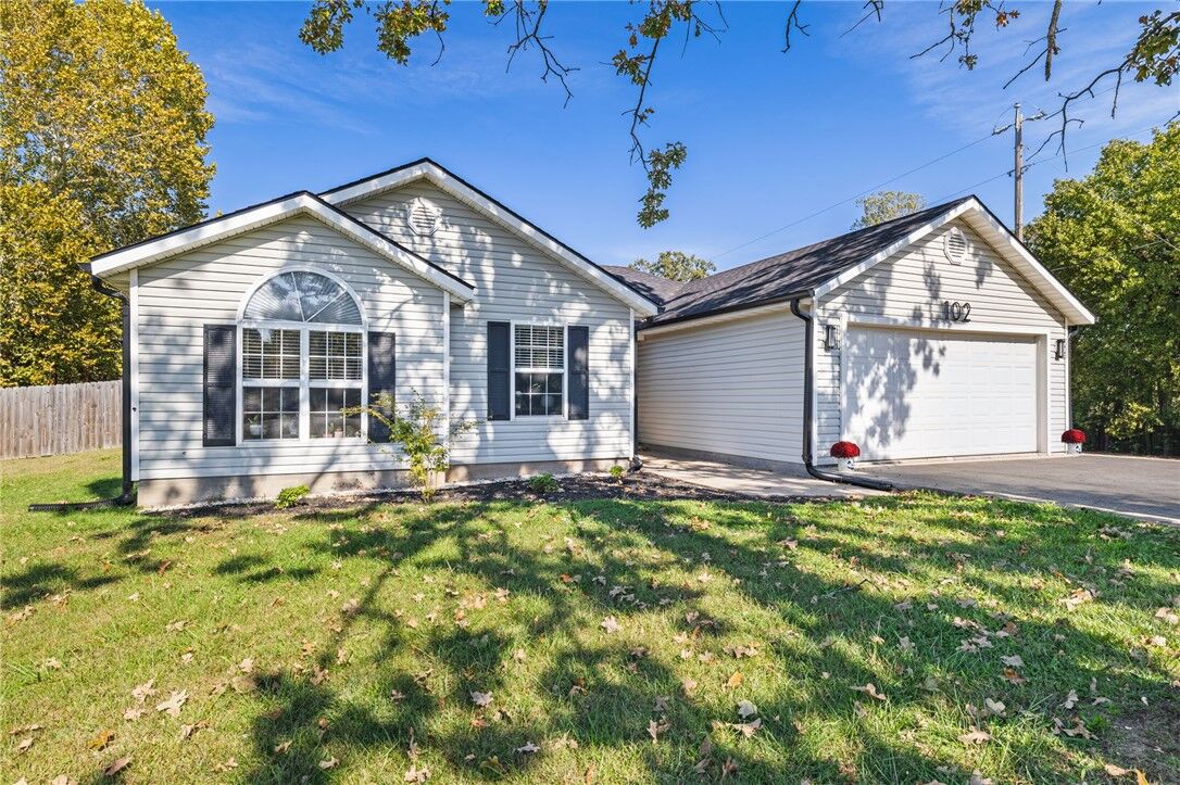Property Photo:  102 Schimm Circle  MO 64834 