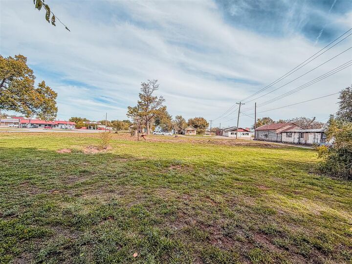 Property Photo: 318 N 1st Street OK 73005