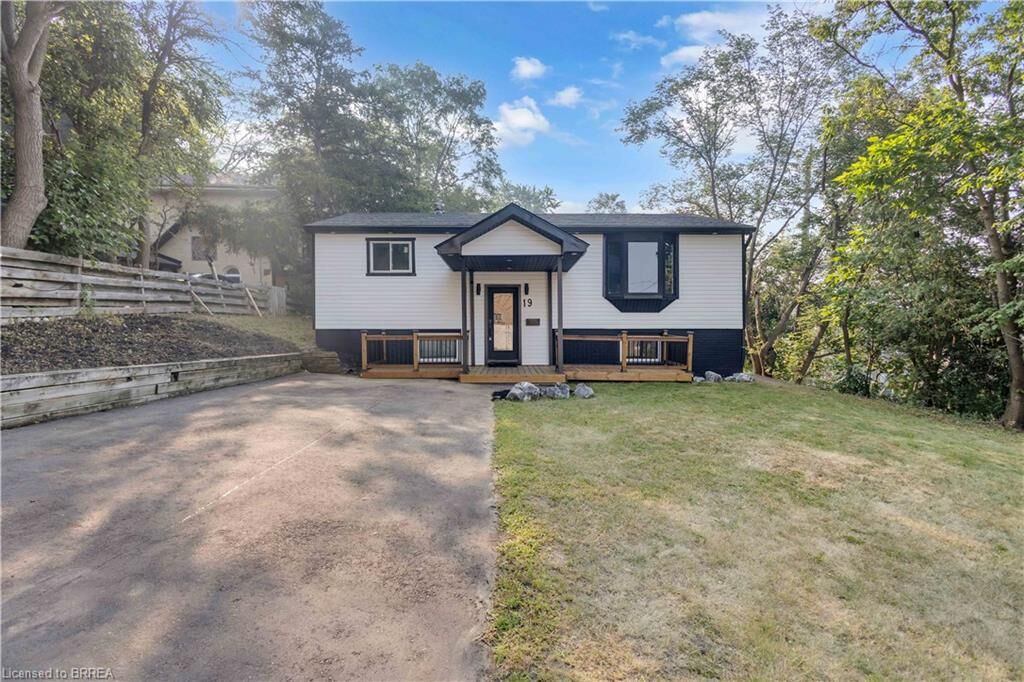 Property Photo:  19 Broad Street  ON N3R 7E1 
