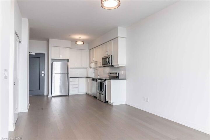 Property Photo:  155 Caroline Street S 1904  ON N2L 0J8 