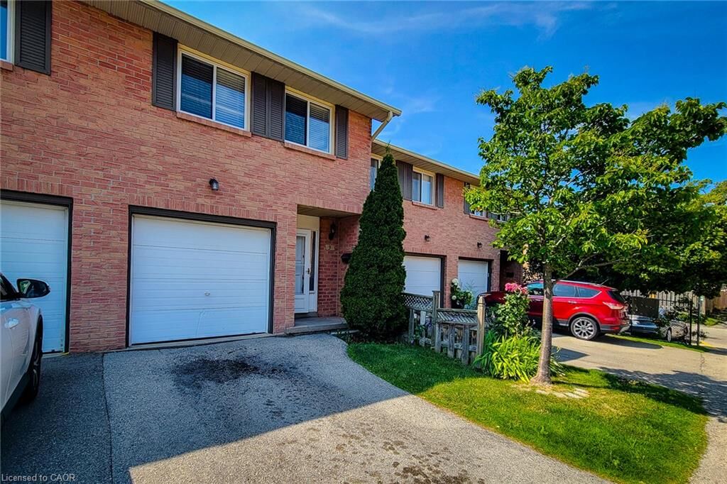 Property Photo: 40 Summercrest Drive 3 ON L8K 6M5
