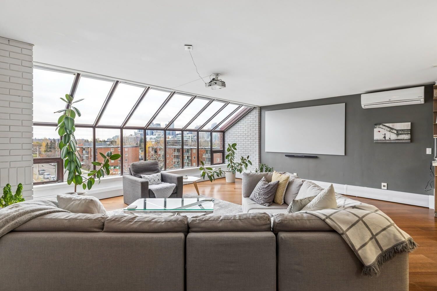 Property Photo:  1505 8 Avenue NW 419  AB T2N 4N7 