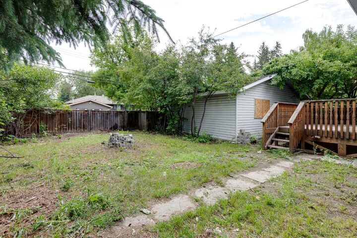 Property Photo:  2836 Brentwood Boulevard NW  AB T2L 1J5 