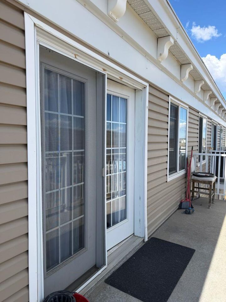 Property Photo:  10217 Queen Street 404  AB T9H 5S5 