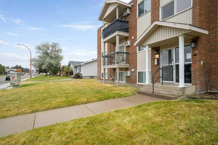 Property Photo:  398 16 Street NE 3  AB T1A 7L9 