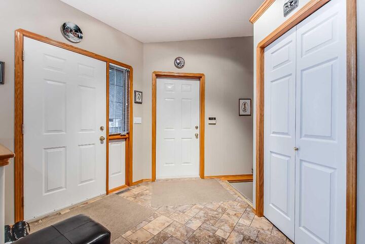 Property Photo:  15 Parish Way NE  AB T1C 1X1 