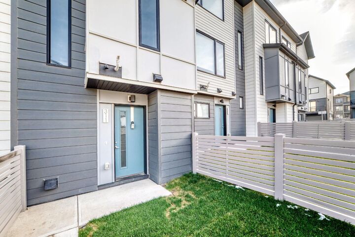 Property Photo:  311 Evanscrest Square NW  AB T3P 1S2 