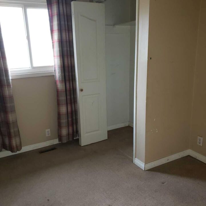 Property Photo:  8611 47 Avenue NW  AB T3B 2A1 