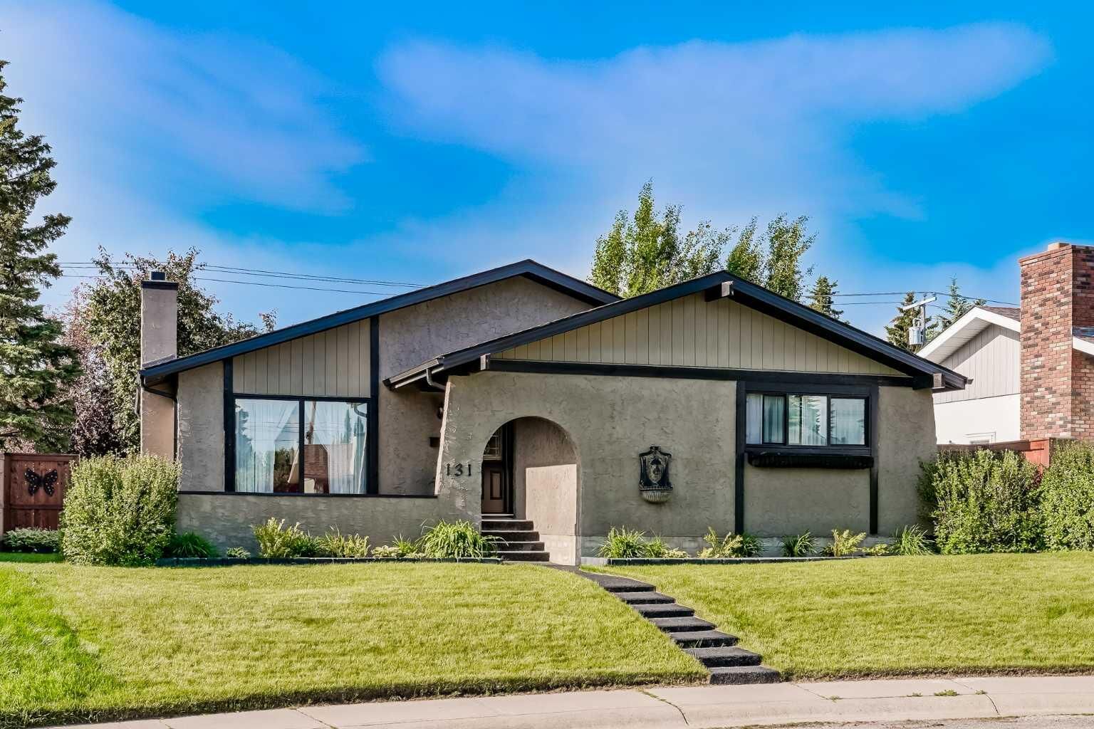 Property Photo:  131 Cedarpark Drive SW  AB T2W 2J2 