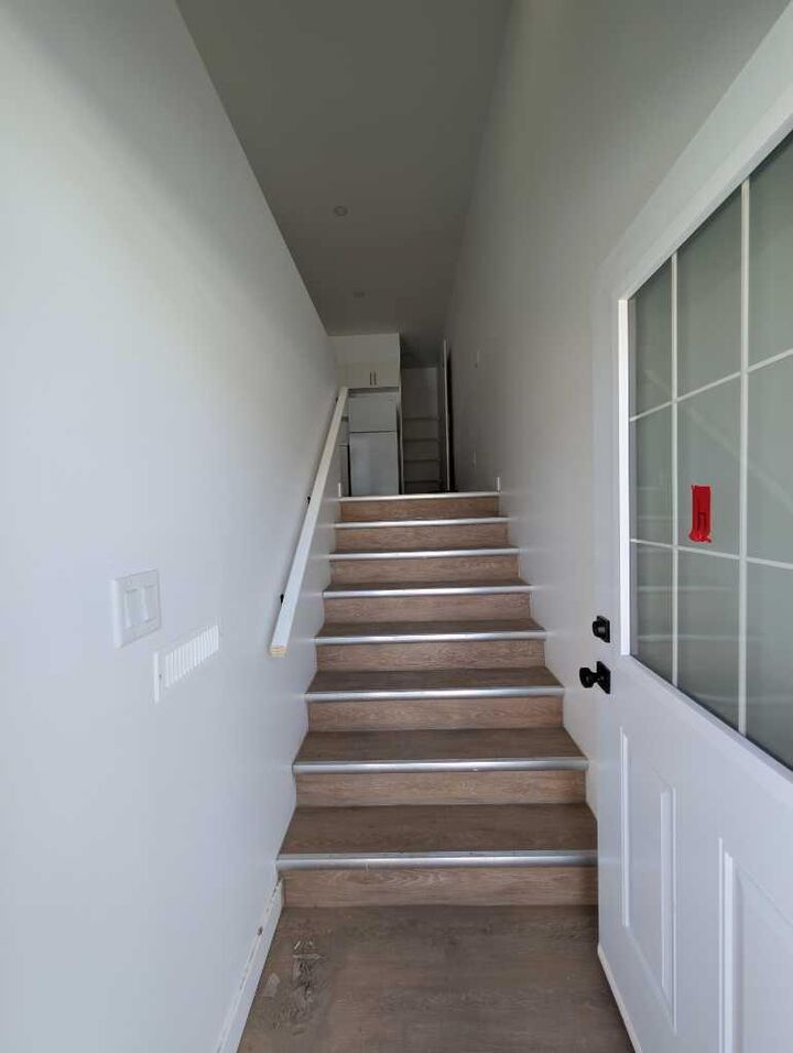 Property Photo:  212 1 Avenue E 2  AB T1R 0G9 