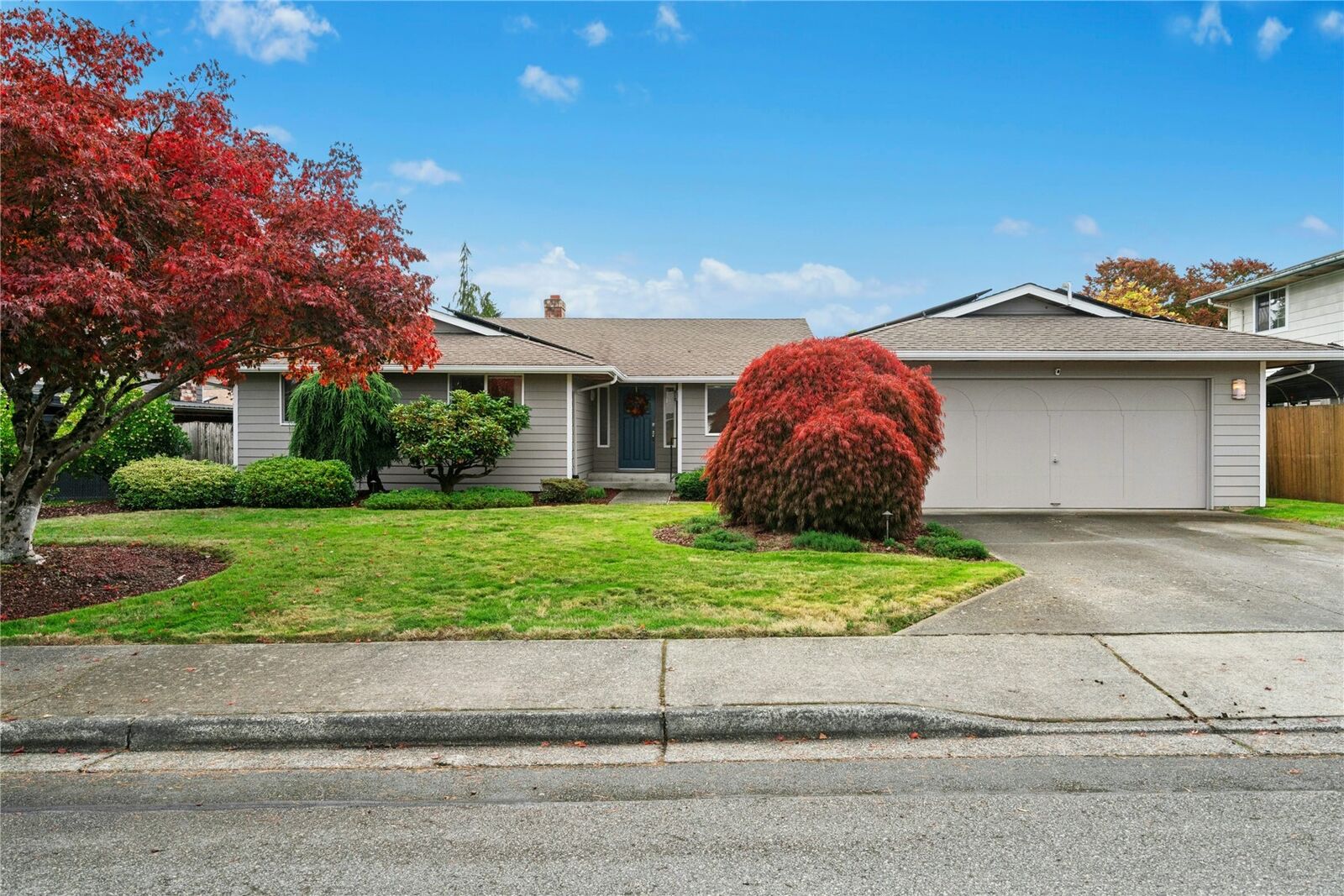 Property Photo: 816 91 Place SE WA 98208