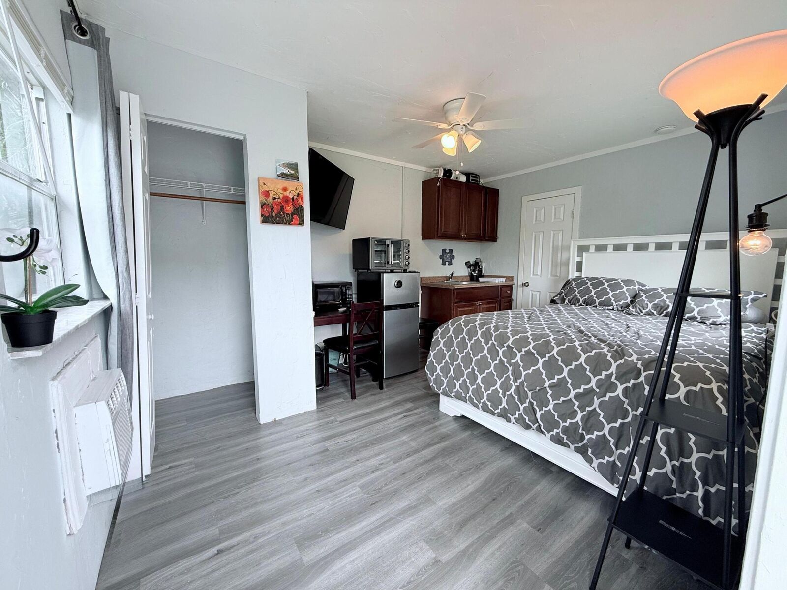 Property Photo: 517 Kanuga Drive 4 FL 33401