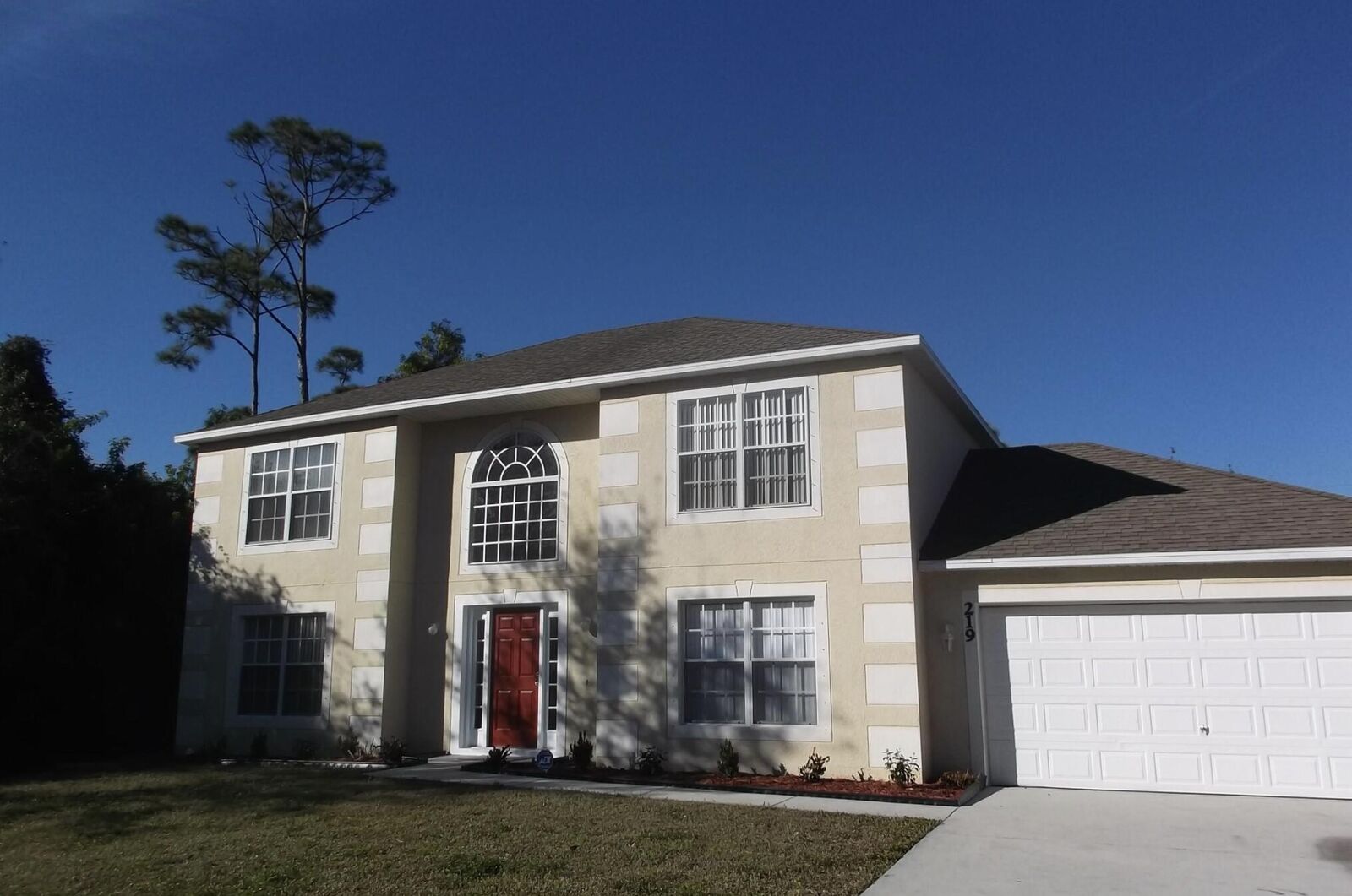 Property Photo:  219 SW Statler Avenue  FL 34984 