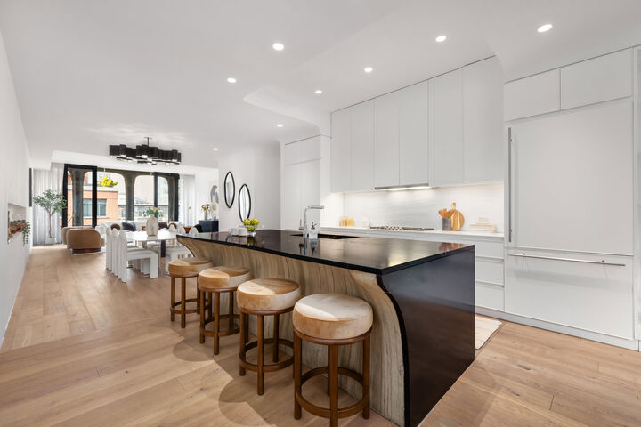 Property Photo: 325 W Broadway 7B NY 10013