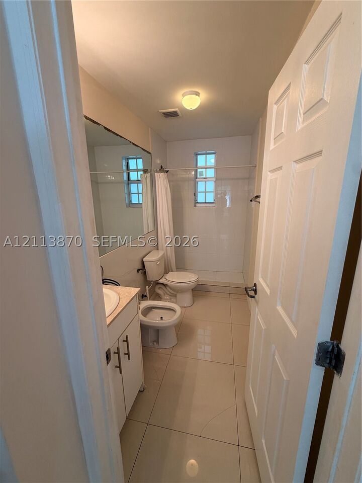 Property Photo: 511 15th Street 6 FL 33139