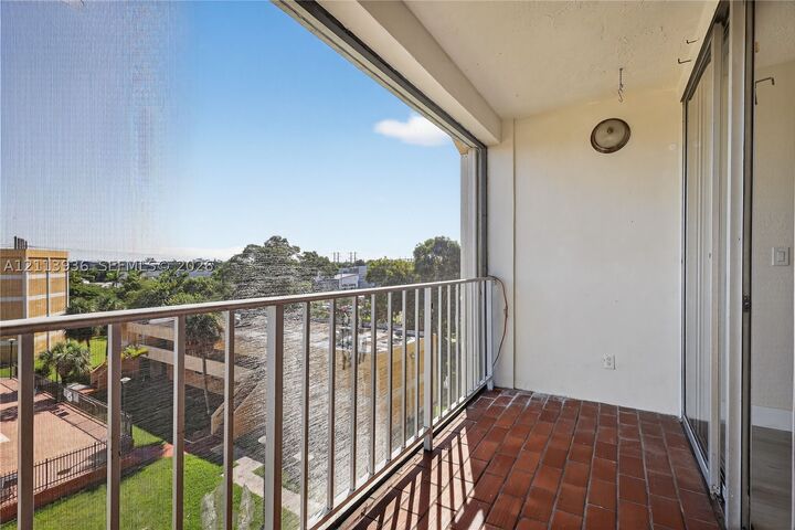 Property Photo: 9210 Fontainebleau Blvd 505 FL 33172