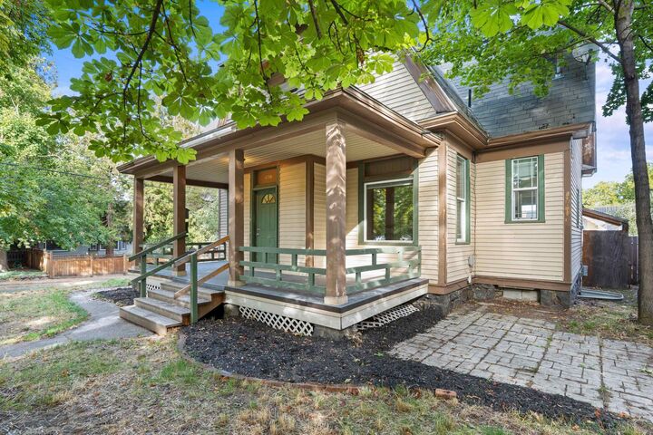 Property Photo:  1130 W 11th Ave  WA 99204 