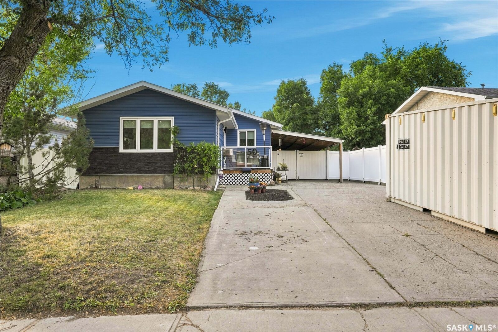 Property Photo:  50 Petersmeyer Street  SK S4R 7P7 