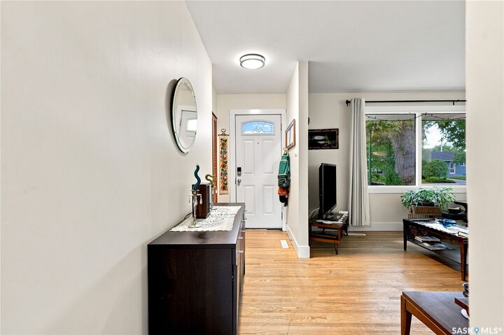 Property Photo:  1706 Ewart Avenue  SK S7H 2L2 
