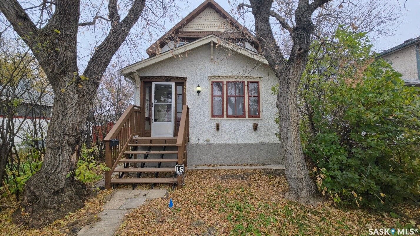 Property Photo:  950 Retallack Street  SK S4T 2H1 