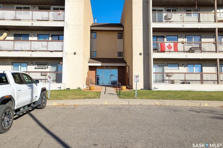 Property Photo:  1130 Radway Street N 102  SK S4X 4J5 